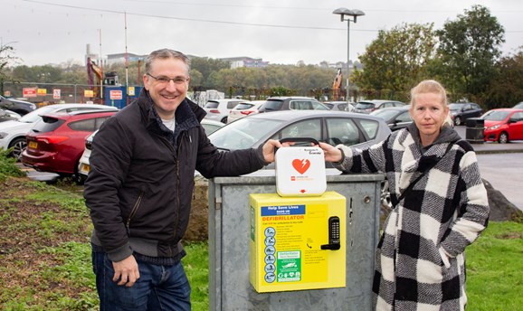 cllr matthew relf and cllr vicki heslop with the defibrillator at Kings Mill Reservoir 