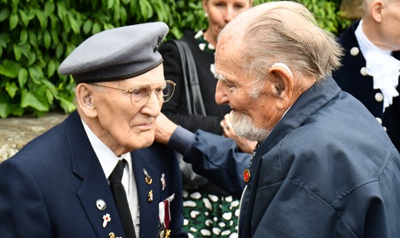 99 year old ex-paratrooper John Fejfer meets Walter Nazar, 97, who fought in the Second World War 