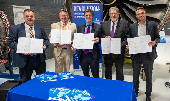 Notts Leaders signing Devolution Deal