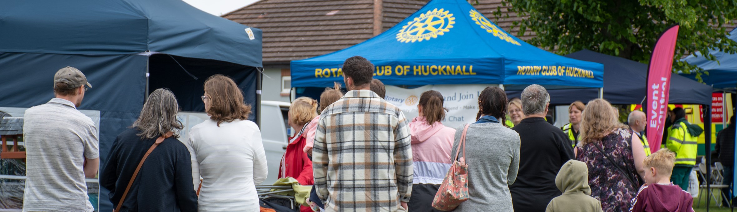 Crowds browsing the market stalls at Titchfield Park 