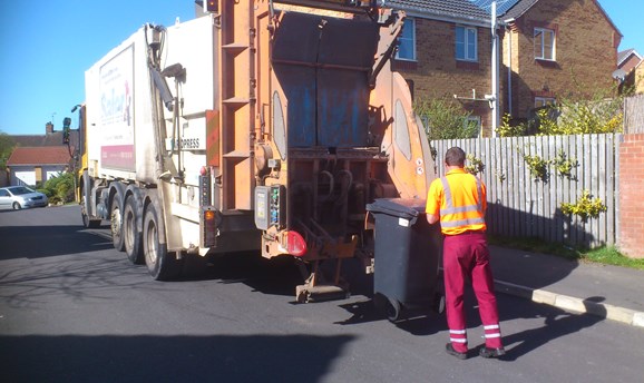 Refuse collectors working